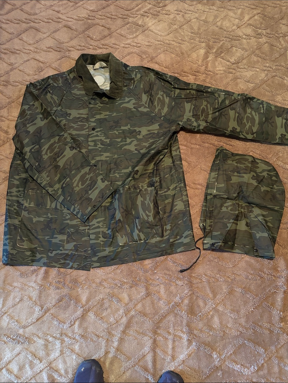Cabela's Men’s Green Camouflage Raincoat with Removable Hood